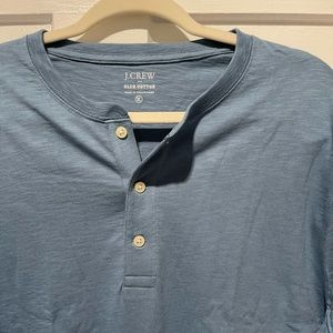 BRAND NEW- blue men’s JCrew 3 button Henley short sleeve tee shirt